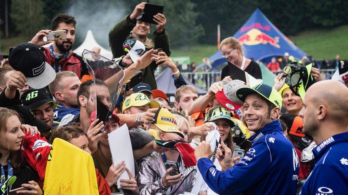 Valentino Rossi begeistert traditionell die Massen