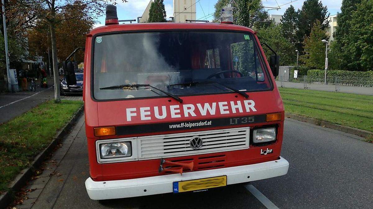 Dieses ausgemusterte Feuerwehrauto wird von der deutschen Polizei gesucht