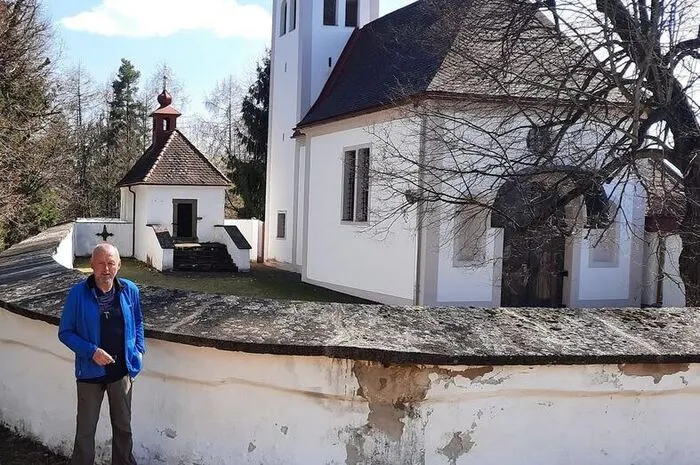 Anfangs wurde er noch von seiner Schwester Gerti und Schwager Rudi begleitet, gemeinsam pilgerten sie auf den Hl. Berg in Bärnbach.