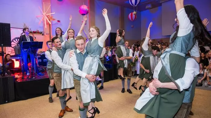 Eine glanzvolle Ballnacht ging Samstagabend in der Obst- und Weinbauschule Silberberg über die Bühne.
