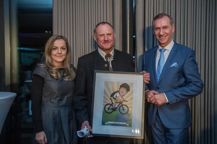 Gerald Horn mit Josef Pesserl (AK-Chef) und Michaela Egger