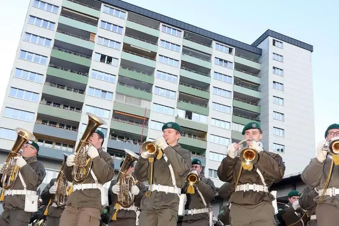Umrahmt wurde die feierliche Stunde von der Militärmusik Kärnten, unter der Leitung von Militärkapellmeister Oberst Dietmar Pranter.