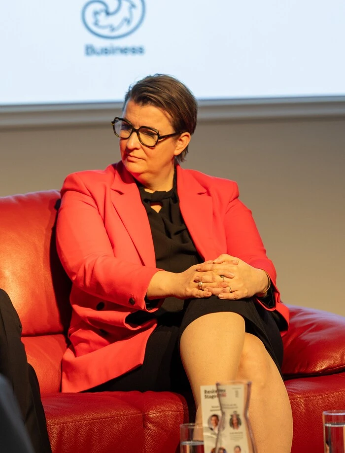 Marion Roseneder, Direktorin Casino Velden: „Mit einer Kombination aus digitaler Datenanalyse und der persönlichen Einschätzung durch ausgebildete Mitarbeiter wollen wir in Zukunft den Schutz der Spieler noch stärker in den Vordergrund rücken.“