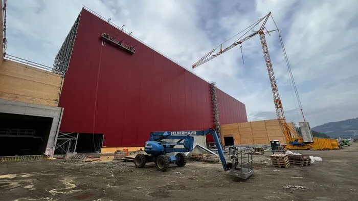 170 Millionen Euro investiert die Mayr-Melnhof Holz Holding AG am Standort Leoben-Göss, um ein neues Brettsperrholzwerk samt Hochleistungsnachsortier- und Hobelwerk zu errichten.