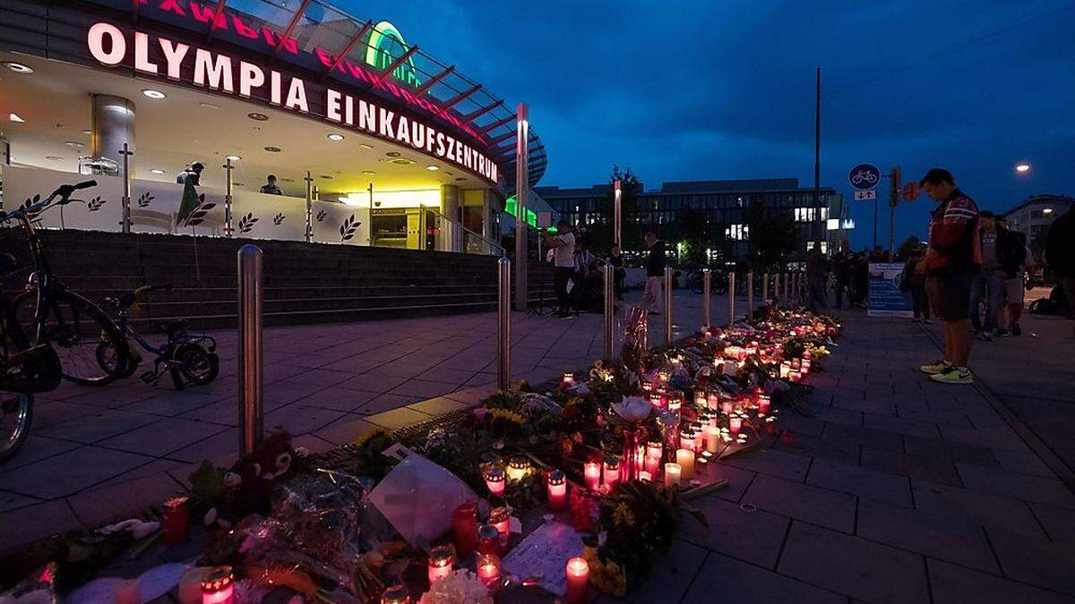 Beim Amoklauf im Münchner Olympia-Einkaufszentrum kamen neun, meist junge Menschen ums Leben 