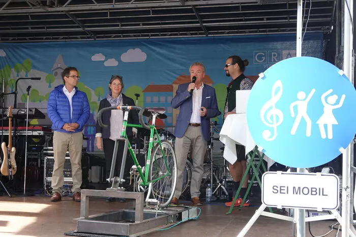 Abteilungsleiter DI Wolfgang Feigl, Verkehrsstadträtin Elke Kahr und Landesrat Anton Lang.