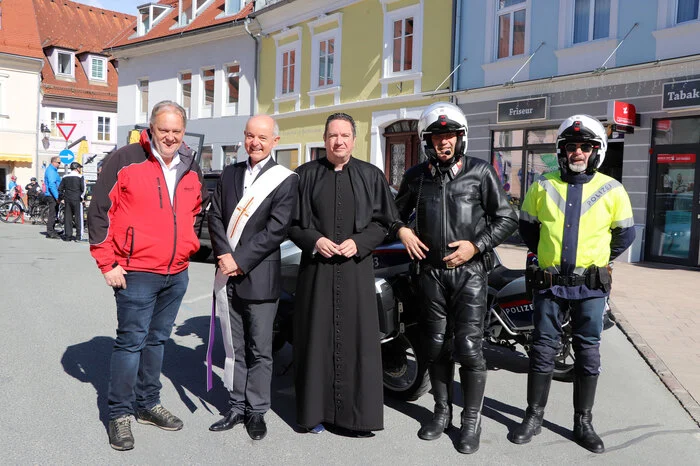 Auch die Polizei war mit ihren Motorrädern dabei.