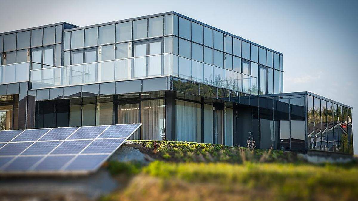 Das Plusenergie-Fertigteilhaus ist in Baumgartenberg zu sehen