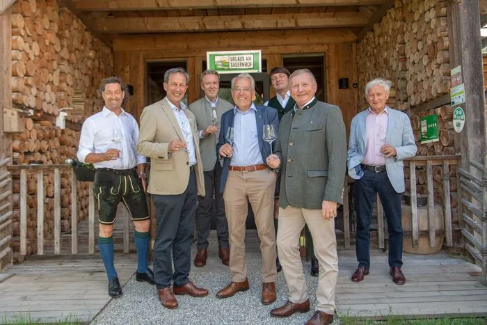 Wachauer Weinelite: Lucas Pichler, Anton Bodenstein, Bertold Salomon, Emmerich Knoll, Erich Krutzler, Franz Hirtzberger, F.X. Pichler (v.l.)