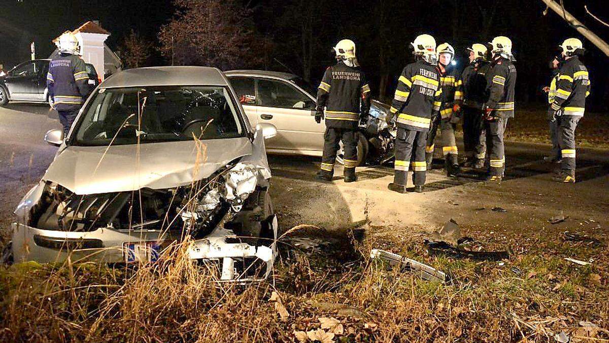 An beiden Autos entstand Totalschaden