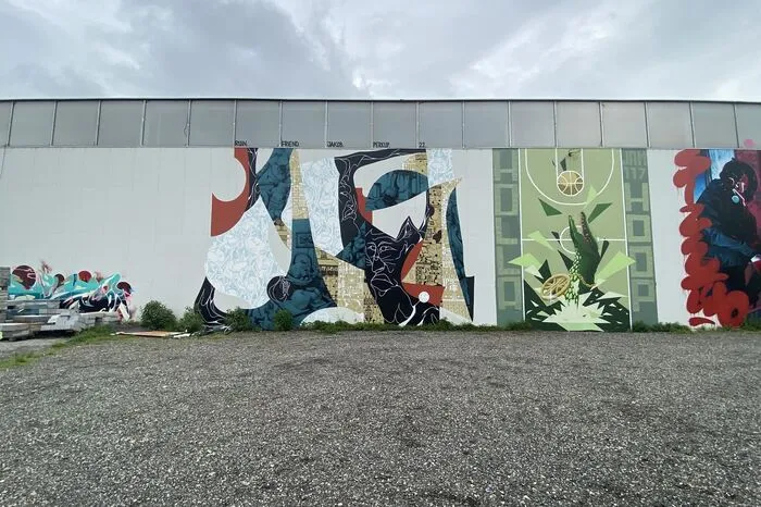 ... auf allen Mauern der Halle und auch rundherum finden sich Graffiti-Kunstwerke hoher Qualität ...