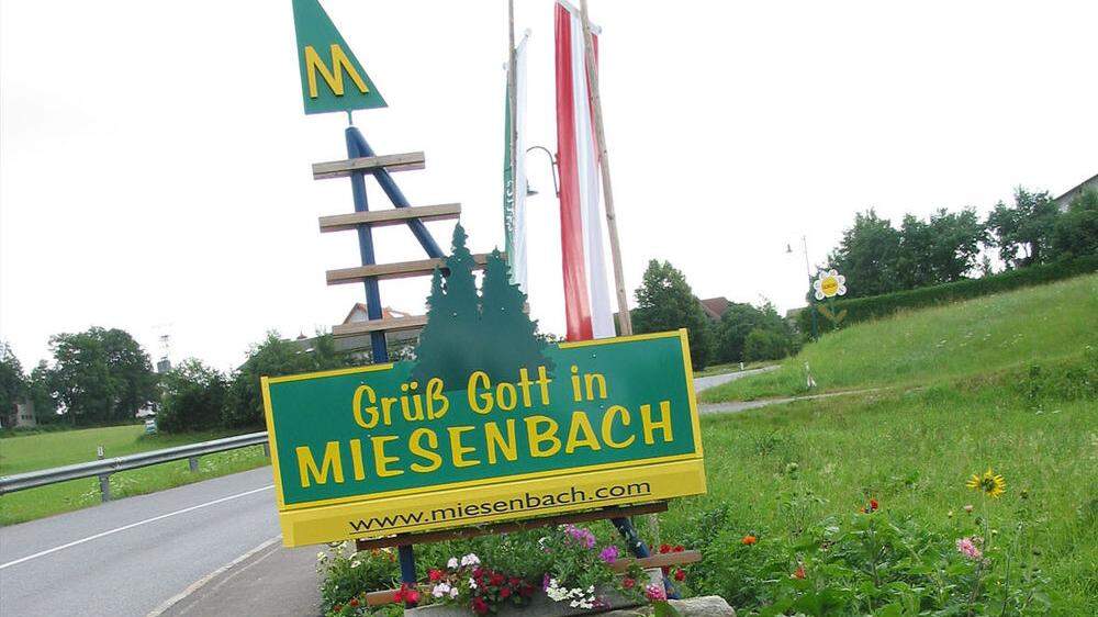 Freundlich wird man in Miesenbach begrüßt