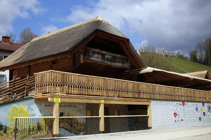 Zur Feier eröffnete die Edlseer-Alm - sie ist Start und Ziel des "Hoamatwanderweges".
