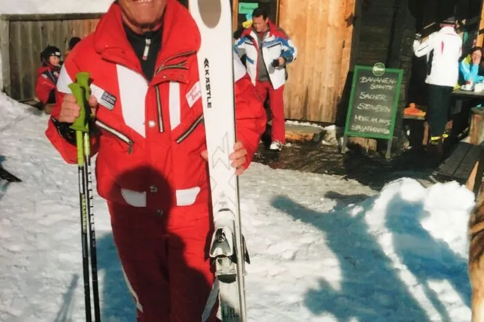 Vielen Menschen hat der leidenschaftliche Sportler schon das Skifahren beigebracht.