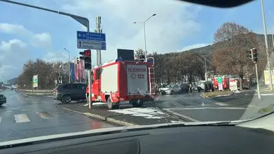 Für die Aufräumarbeiten war die Tivolikreuzung in Leoben eine Zeit lang gesperrt