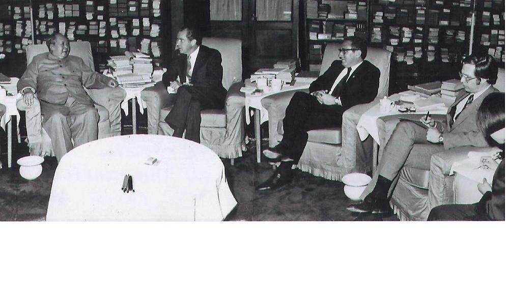 Winston Lord (rechts) beim Treffen zwischen Mao und Nixon mit Kissinger