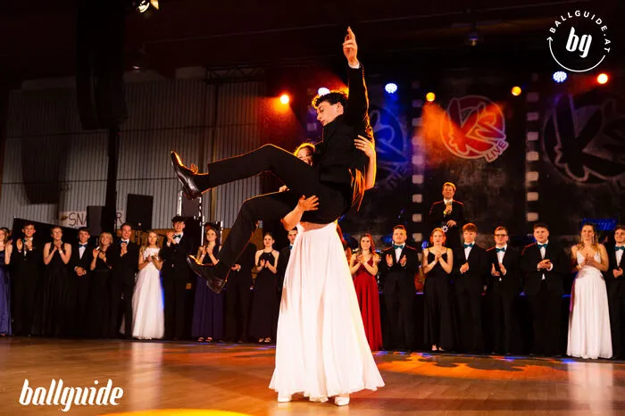 Start war mit einer wunderbaren Polonaise.