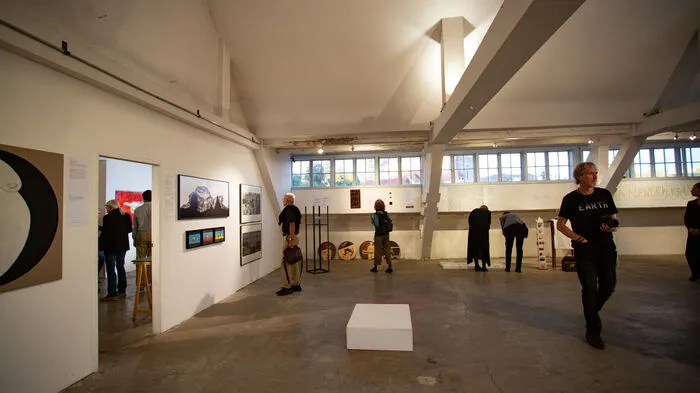 Insgesamt 50 Künstler stellen ihre Werke zum Thema Metamorphose der Serie "Das Wesen (in) der Kunst" im Kulturstock 3 in Pischelsdorf aus