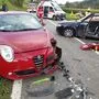 Die Fahrzeuge kollidierten frontal, beide Lenker wurden verletzt