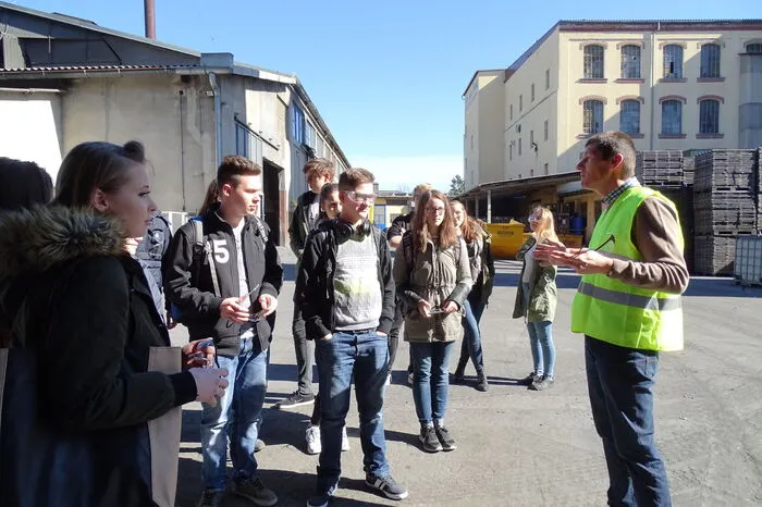 Die jungen Leute sollen Einblicke in die Welt der technischen Berufe erhalten.