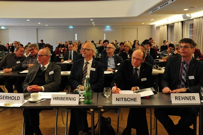 Für das Amt beworben hatten sich die Pfarrer Andreas Gerhold (Stainz-Deutschlandsberg), Heribert Hribernig (Markt Allhau), Paul Gerhart Nitsche (Graz-Kreuzkirche) und Wolfgang Rehner (Salzburg-Nördlicher Flachgau).