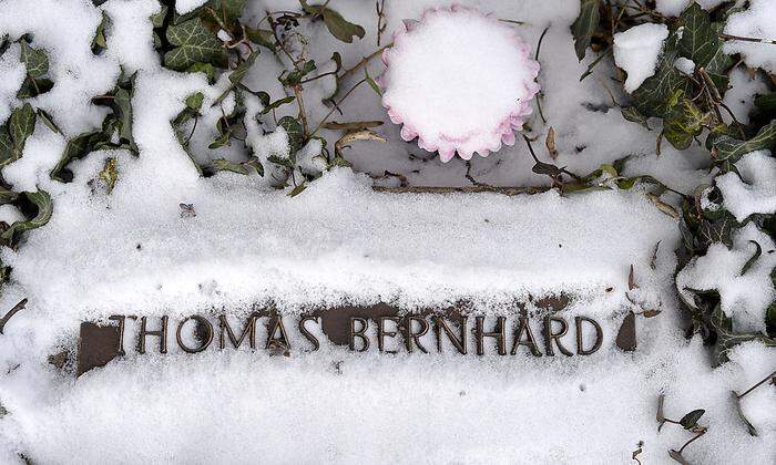 Das Grab von Thomas Bernhard auf dem Friedhof von Grinzing