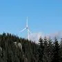 Von der Weinebene aus blickt man auf den Windpark Handalm auf steirischer Seite - mit 13 Windrädern