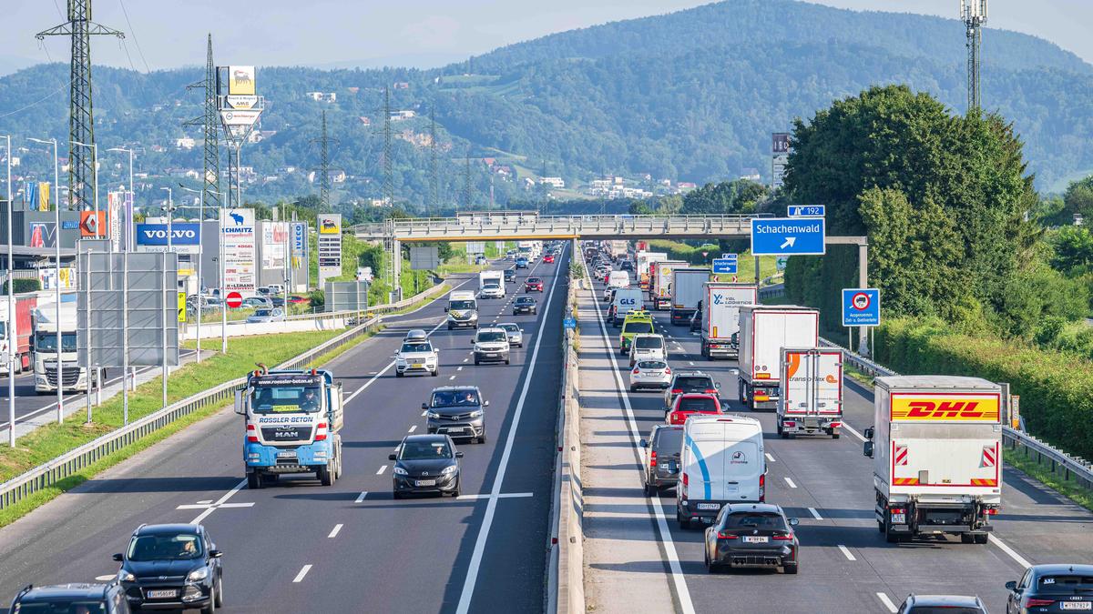 Ob die A9 ausgebaut werden soll oder nicht, ist nur eine Frage, die aktuell beim Thema Verkehr und Mobilität heftig diskutiert wird. 