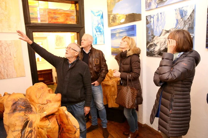 Und zahlreiche Kunstliebhaber hatten sich am Samstag und Sonntag Richtung Gradenegg aufgemacht, um die Arbeiten des 72-Jährigen einer genauen Betrachtung zu unterziehen. 