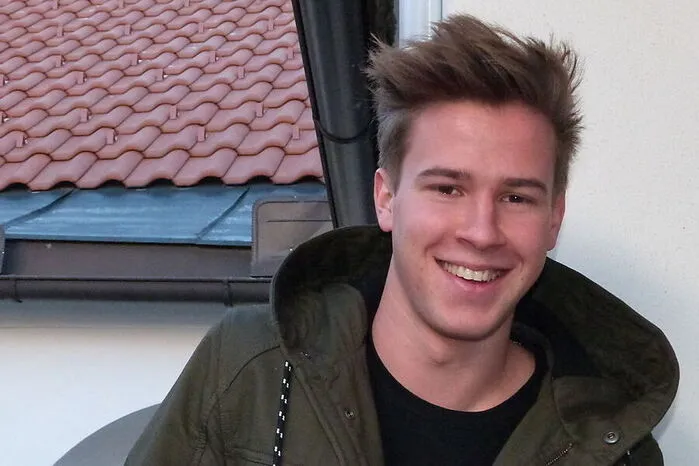 Das Gymnasium lässt er sausen, Moritz A. Dörflinger aus Judenburg kostet lieber als gefragter Filmemacher den Drang zu kreativer Freiheit aus. Der 20 Jahre junge Selfmade-Produzent und Schlagzeuger reist gern, will Menschen inspirieren.