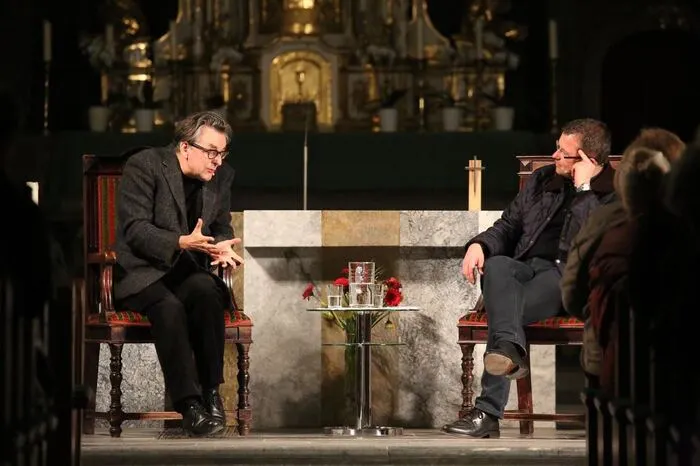Der Schaupieler und der Pfarrer führten eine spannende Diskussion über Gott und die Welt.