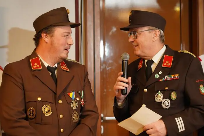 Die Kommandanten Franz Auer (FF Garrach) und Daniel Reisinger (FF Kleinsemmering-Hofstätten) freuten sich zahlreiche Gäste, darunter einige Ehrengäste, wie Bürgermeister Vinzenz Mautner, Vizebürgermeisterin Christina Meister und Gemeindekassier Christian Kleinhappl begrüßen zu können. 