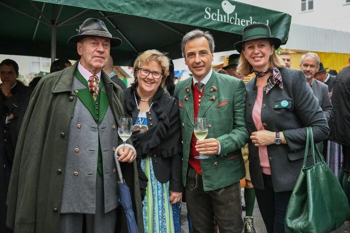 Grawe-Ehrenpräsident Franz Harnoncourt-Unverzagt, Landesbäurin Gusti Maier, Graz-Bürgermeister Siegfried Nagl, LR Barbara Eibinger-Miedl