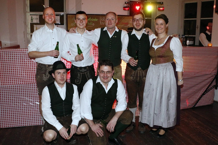 ...der Volkstanzgruppe und Schuhplattlergruppe Burgau.