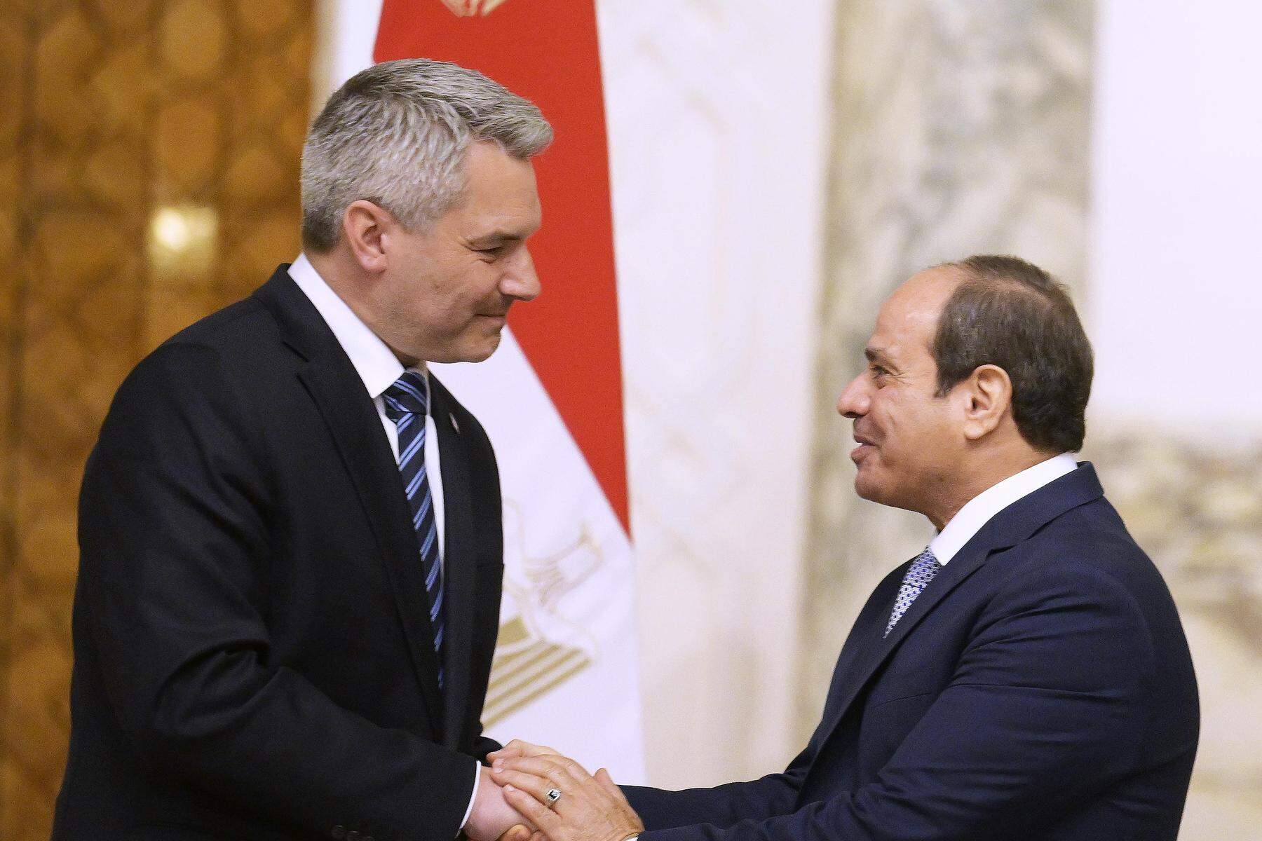 Nehammer in Kairo: Kanzler unterzeichnet milliardenschweren EU-Deal 