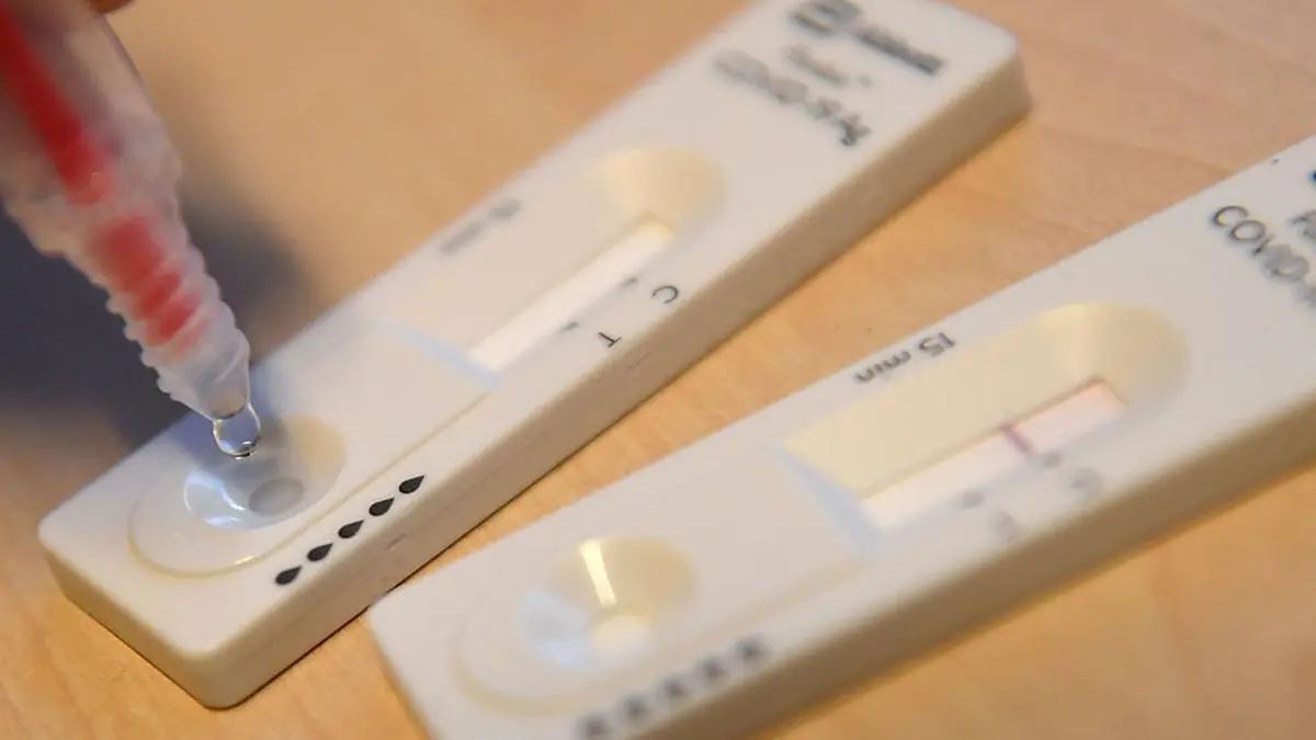 ABD0020_20210108 - WIEN - ÖSTERREICH: ++ THEMENBILD ++ Ein Covid-19 Schnelltest aus einem Home-Testkit fotografiert am 8. Jänner 2021 in Wien. - FOTO: APA/ROLAND SCHLAGER