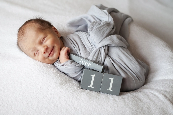 Einfach entzückend lächelt Valentino (2560 g, 48 cm) in die Kamera des Fotografen. Der süße Bub wurde am 11. Juni um 0.54 Uhr im LKH Wolfsberg geboren. Die stolzen Eltern Selina Glantschnig und Pascal Gupper sind überglücklich. Der erste gemeinsame Vatertag wird zu Hause in Völkermarkt gefeiert. 