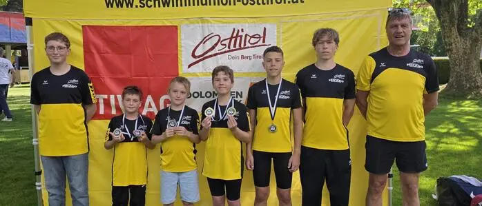 Paul Senfter, Lean Frena, Simon Posch, Valentin Egger, Lorenz Gomille, Julius Luneschnig und Trainer Josef Mair