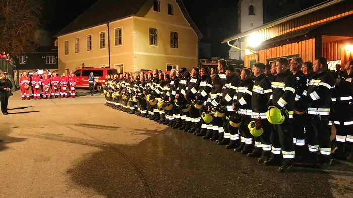 Die Feuerwehr Geistthal mit HBI Franz Schriebl und OBI Markus Harrer hatte gemeinsam mit Abschnittskommandant Bernhard Haller ein Szenario vorbereitet, welches an die Einsatzkräfte immense Anforderungen stellte.
