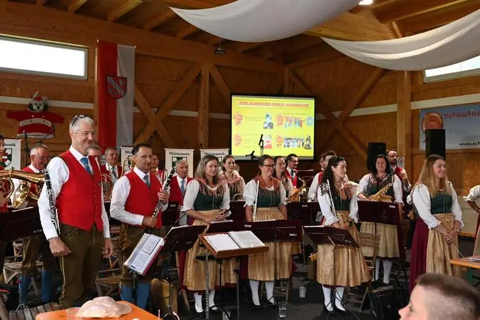 Die Trachtenkapelle St. Urban unter Leitung von Birgit Greinig 