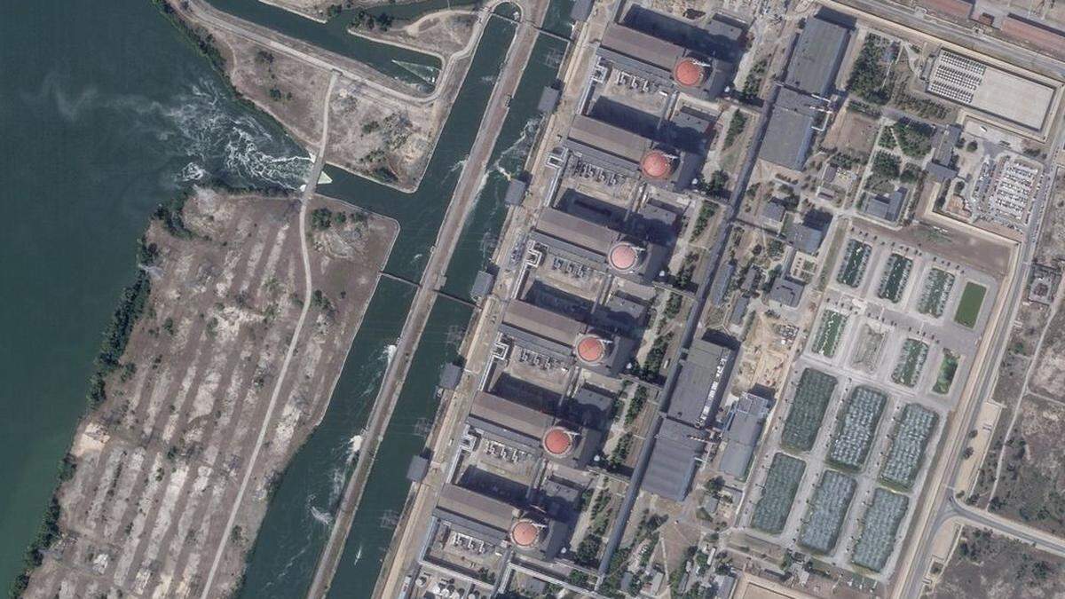 Dieses Satellitenbild zeigt das ukrainischen Atomkraftwerk Saporischschja, das von nun von der russischen Armee kontrolliert wird.