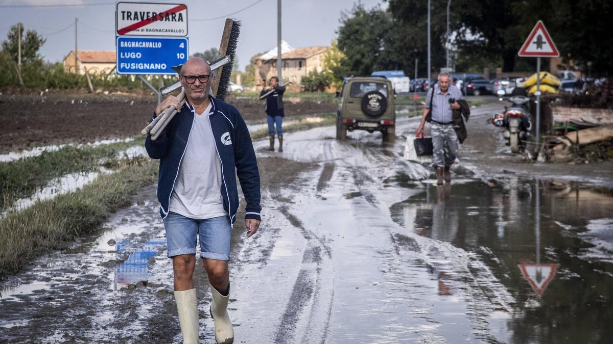 In Italien setzen die Hochwasser der Bevölkerung zu - mehr als 2500 Menschen mussten ihre Häuser verlassen