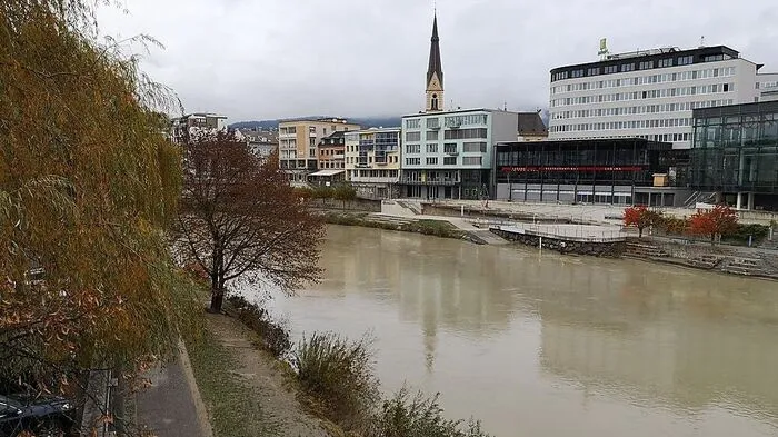 Der Geh- und Radweg sowie die Schiffsanlegestelle in Villach sind wieder frei