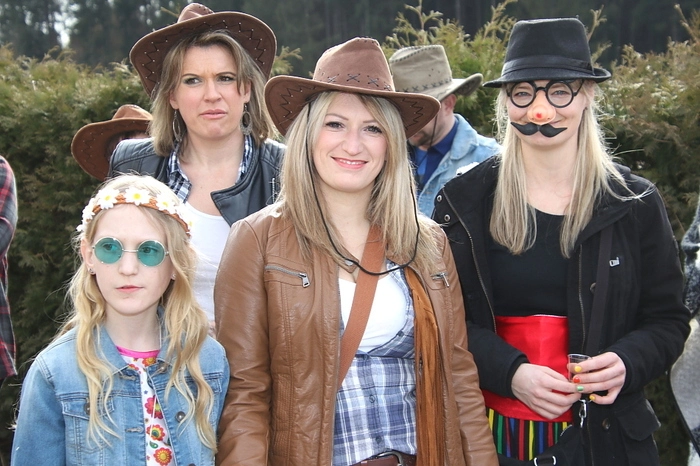 Klicken Sie sich durch die Fotos vom traditionellen "Fasching Verbrennen" in Geistthal!