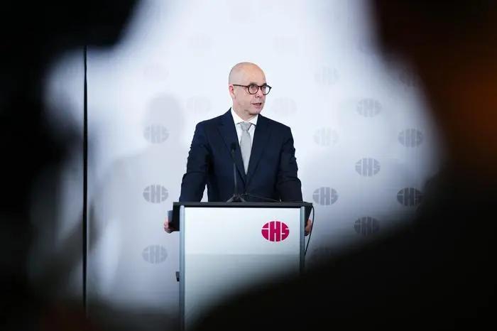 ABD0022_20241004 - WIEN - ÖSTERREICH: IHS-Direktor Holger Bonin am Freitag, 04. Oktober 2024, anlässlich der Pressekonferenz des Wirtschaftsforschungsinstituts (WIFO) und des Instituts für Höhere Studien (IHS) im Rahmen der ?Konjunkturprognose 2024 und 2025 - Herbstprognose