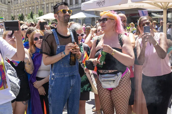 Der bunte Aufmarsch ging von der Oper über die Herrengasse bis zum Hauptplatz. Anschließend wurde im Volksgarten noch ein Parkfest gefeiert.
