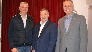Noch-Bürgermeister Johann Schirnhofer (Mitte) mit seinem Nachfolger Josef Pfeifer (links) und dem zweiten Vizebürgermeister Günter Golec (rechts)