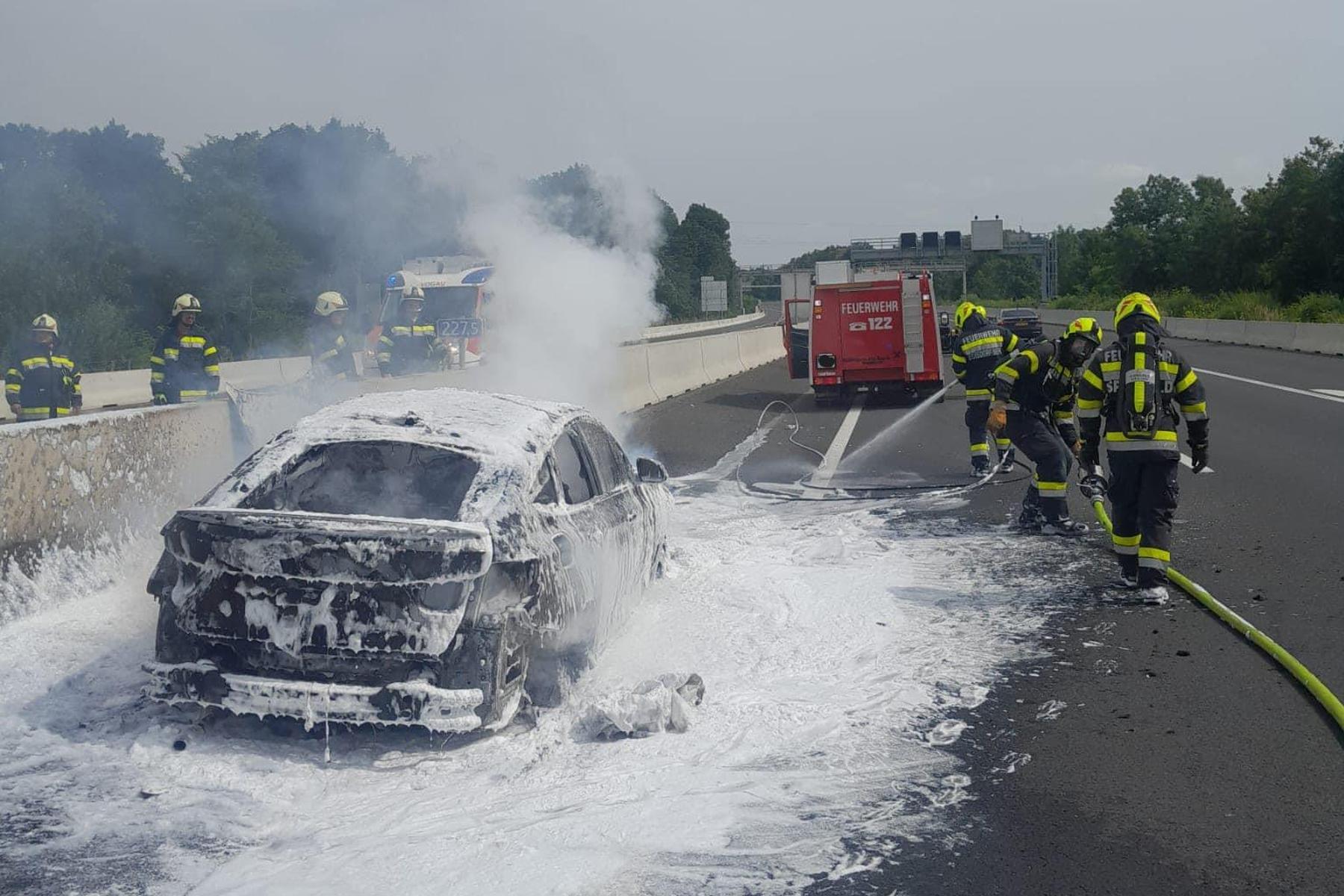 Fahrzeugbrand: Pkw fing auf der A 9 bei Gersdorf an der Mur Feuer