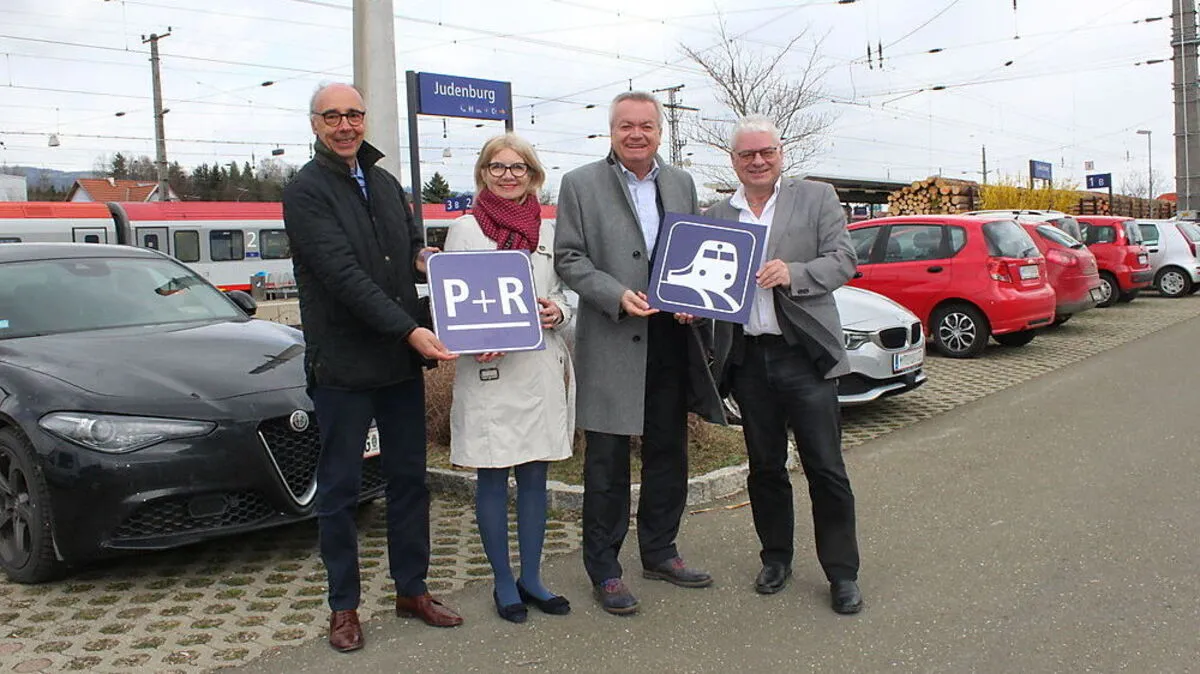 ÖBB-Regionalleiter Peter Kurnig. Vize-Bürgermeisterin Gabriele Kolar, Landesrat Anton Lang und Bürgermeister Hannes Dolleschall.