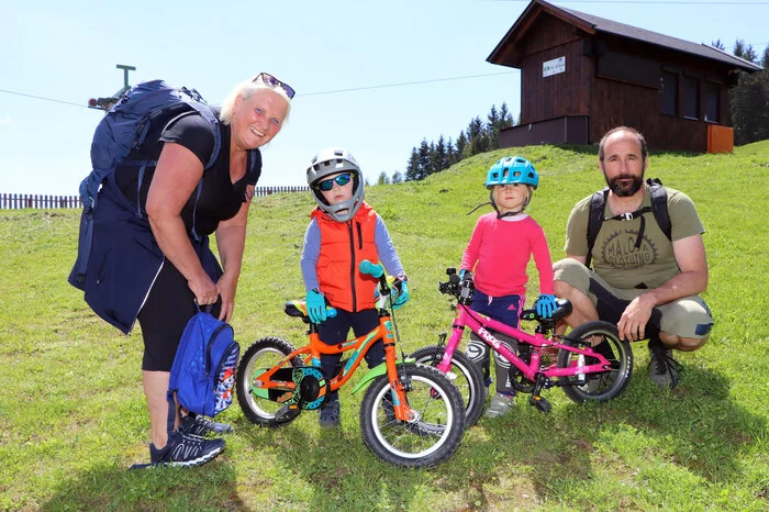 Am Foto von Links: Monika Gütler, Tim Kühn, Mathilde Maier und Christian Brugger.